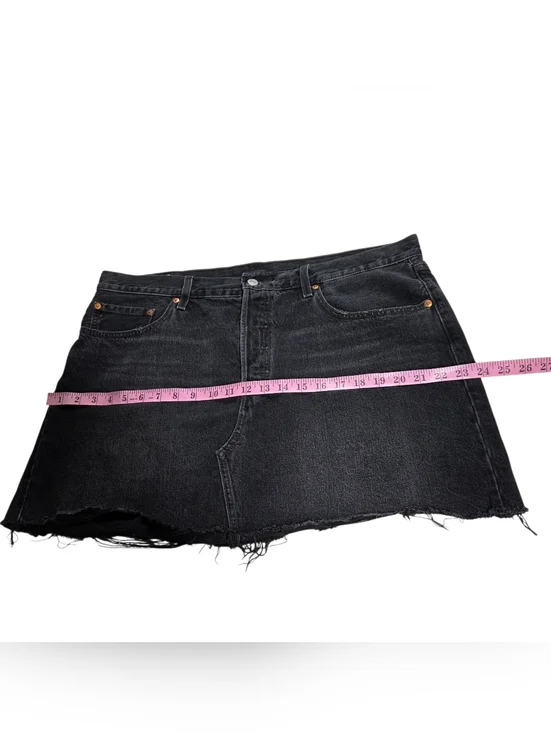 Levi's Washed Black Denim Miniskirt with Frayed Hem - Picture 7 of 16